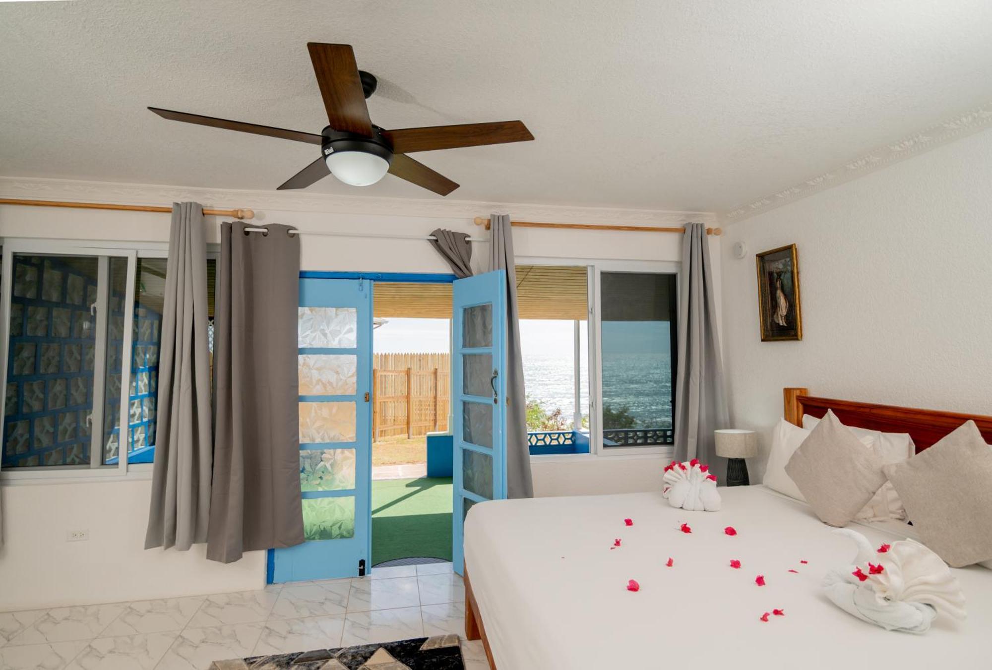 Beyond Sunset Resort & Villas Treasure Beach Exterior photo
