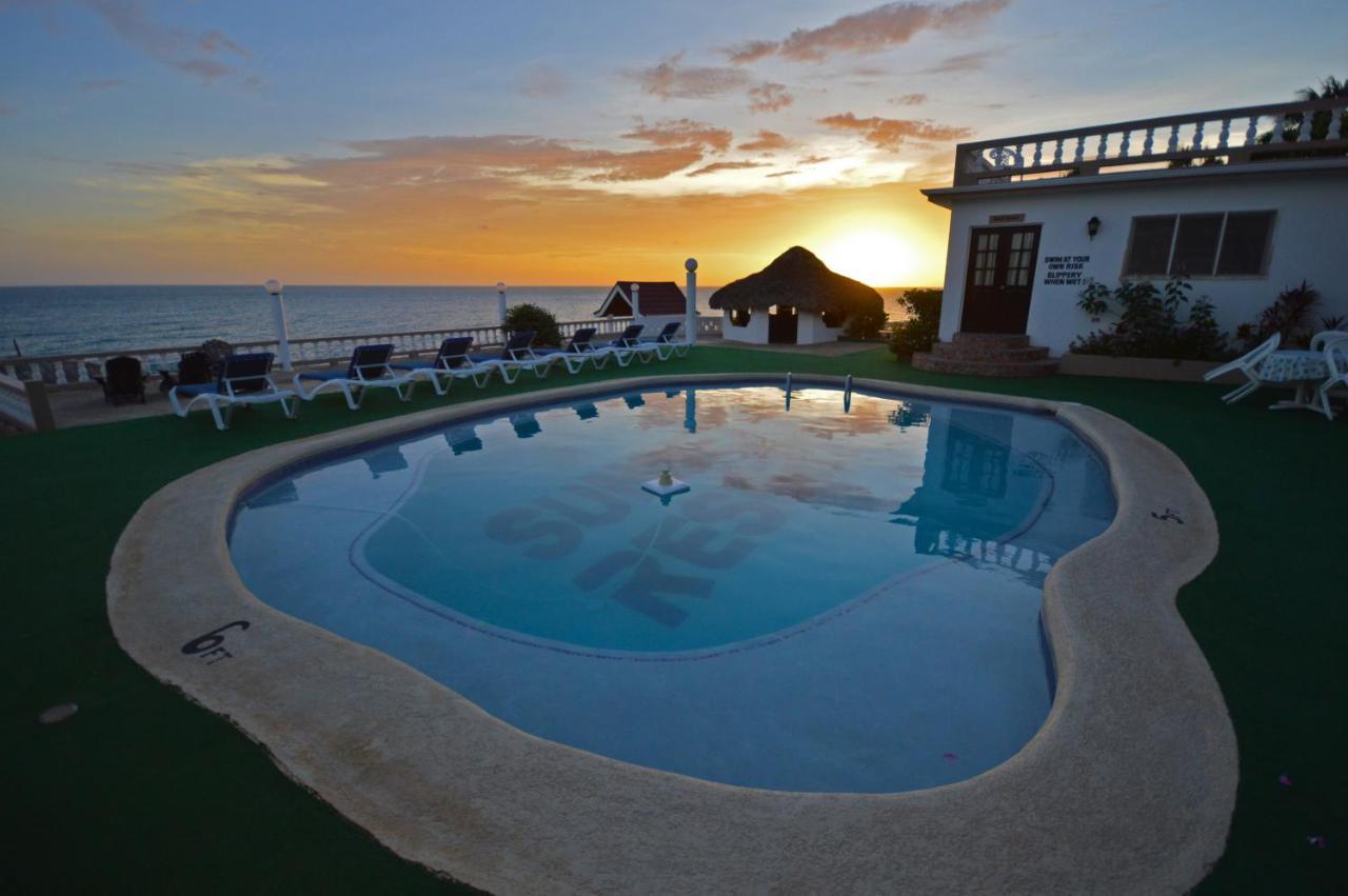Beyond Sunset Resort & Villas Treasure Beach Exterior photo